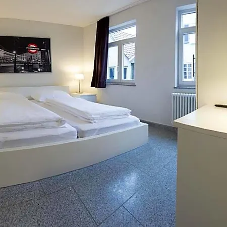 Krone Zentrum Otel