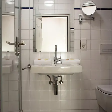 Otel Krone Zentrum 3*